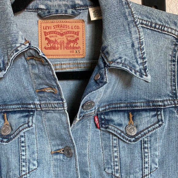 Levi’s Denim Jacket - Picture 3 of 6